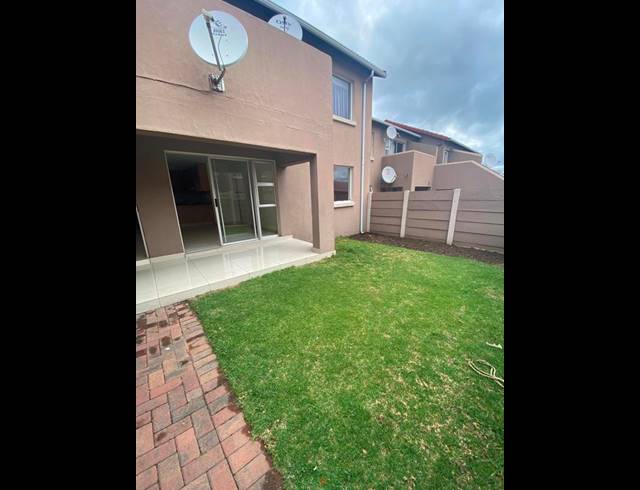 2 BEDROOM TOWNHOUSE FOR SALE IN VORNA VALLEY